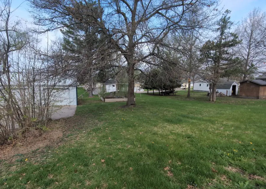 421 S 8th Street, Albia, IA 52531 - #2