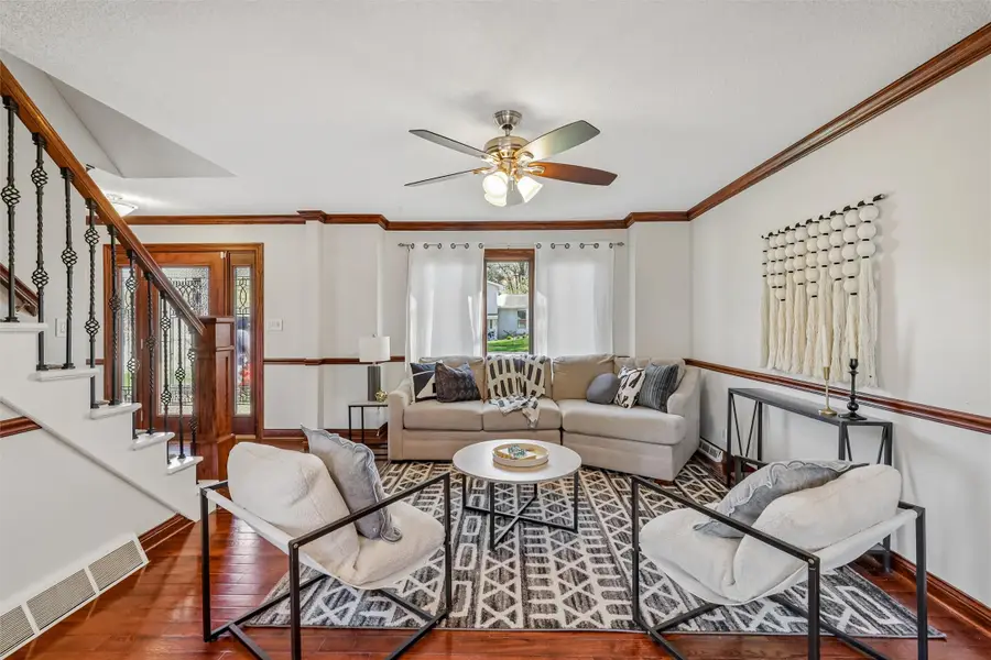 8201 Prairie Avenue, Urbandale, IA 50322 - #3