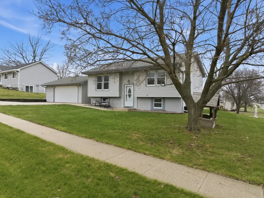 1512 W Detroit Avenue, Indianola, IA 50125 - #2