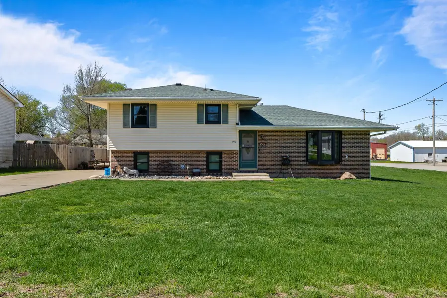 200 Mitchell Avenue Sw, Mitchellville, IA 50169 - #2