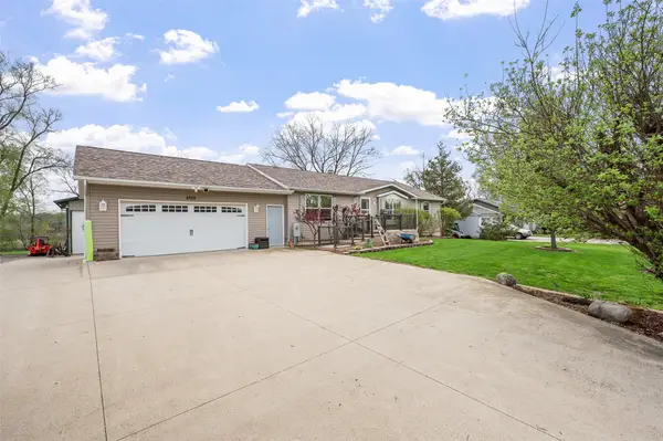 4555 NE 34th Court, Des Moines, IA 50317