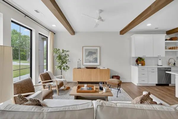 932 Peak Drive, West Des Moines, IA 50266