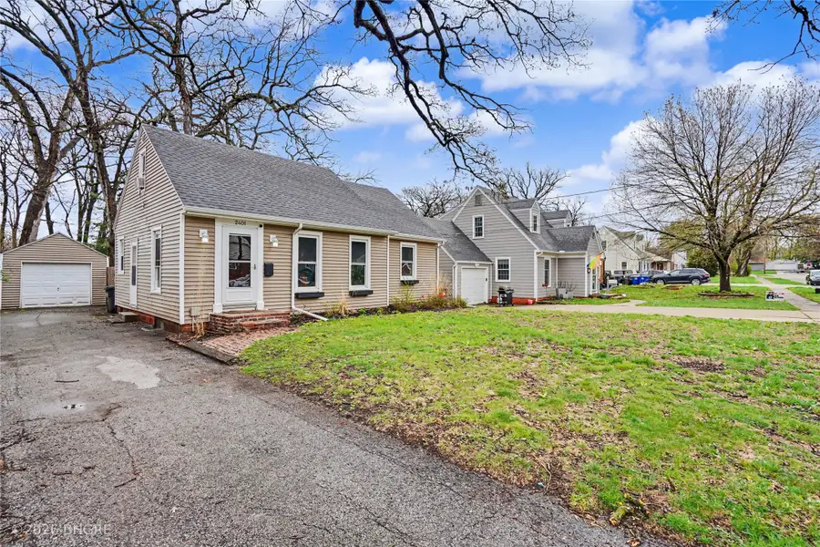 2401 33rd Street, Des Moines, IA 50310 - #2