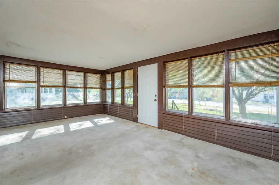 1011 Mckinley Avenue, Des Moines, IA 50315 - #2