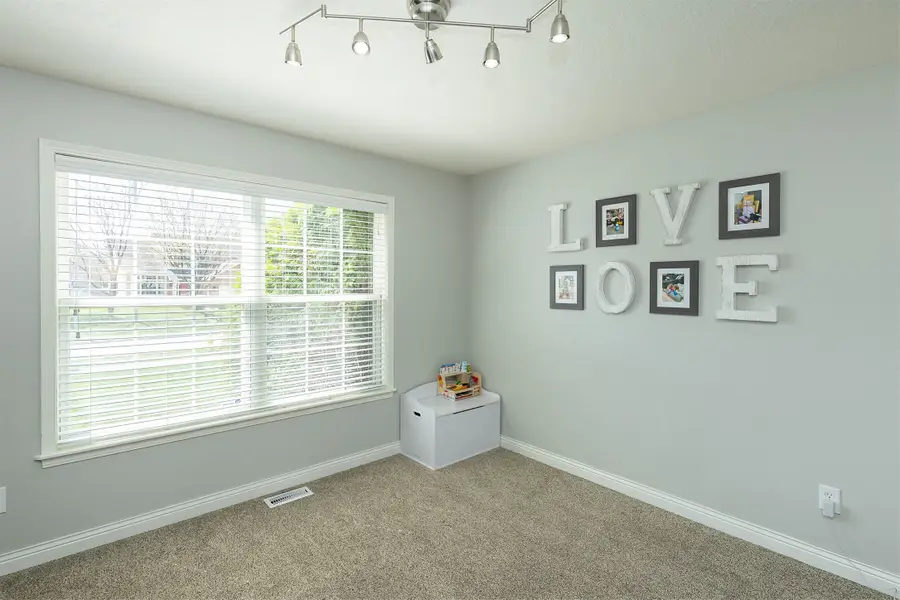 15325 Ridgeview Drive, Clive, IA 50325 - #2