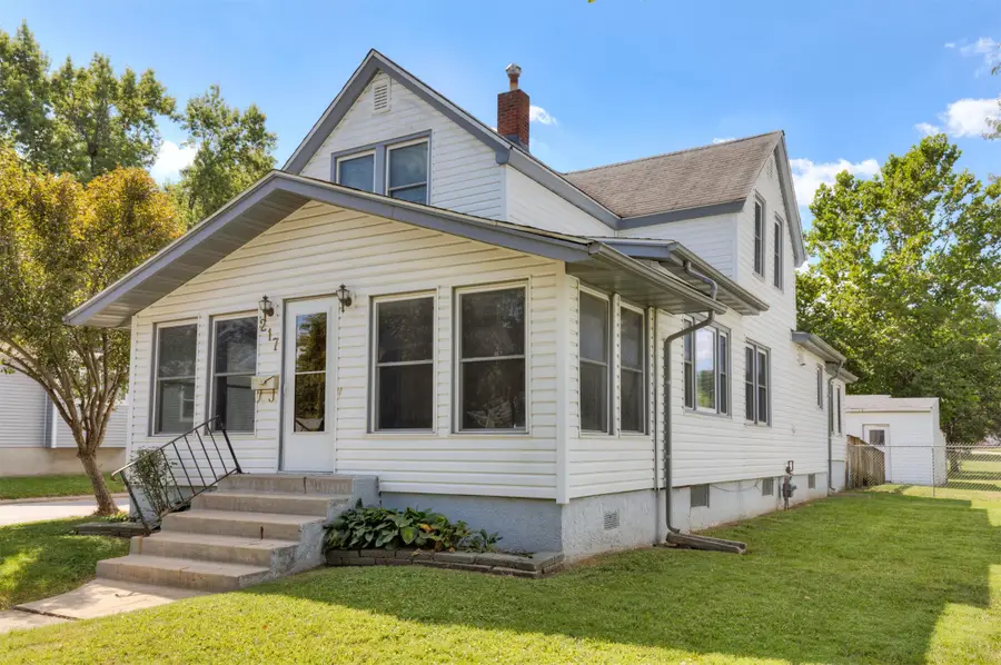 217 E Edison Avenue, Des Moines, IA 50315 - #2