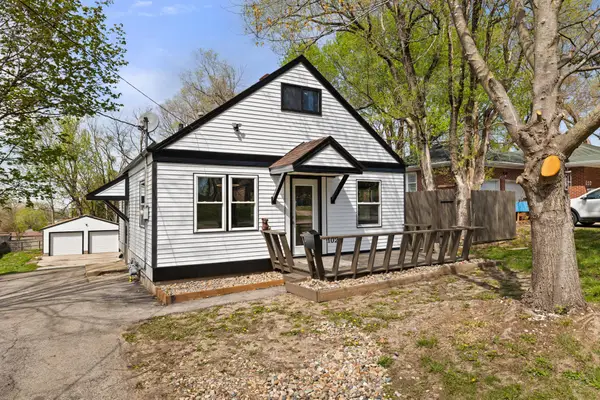 102 E Thornton Avenue, Des Moines, IA 50315