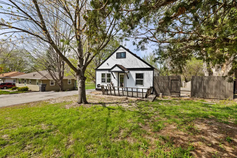 102 E Thornton Avenue, Des Moines, IA 50315 - #3