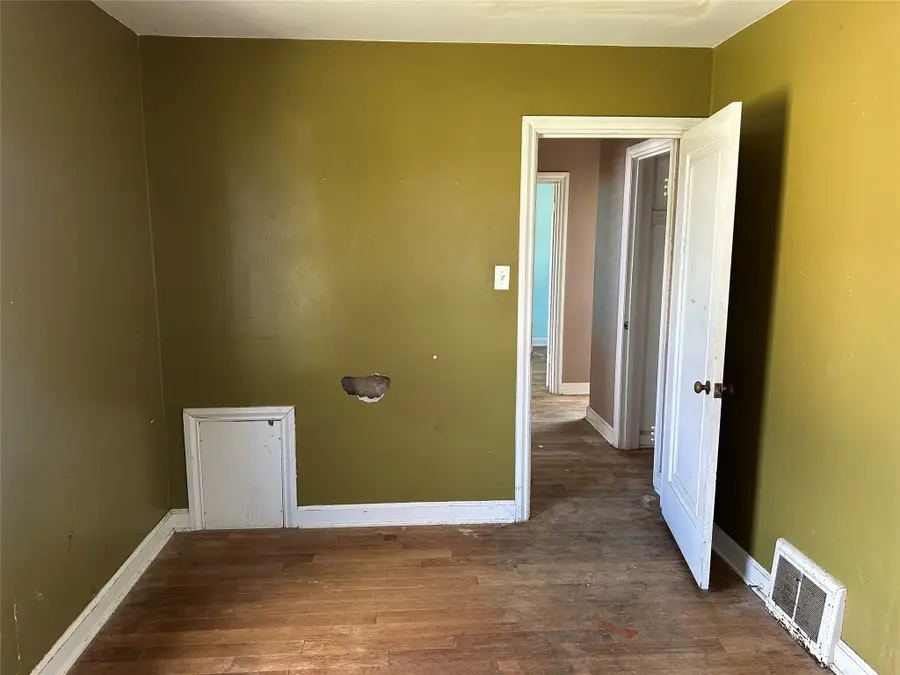 1005 E 10th Street S, Newton, IA 50208 - #2