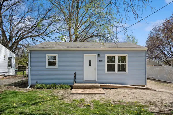 2201 E 38th Court, Des Moines, IA 50317