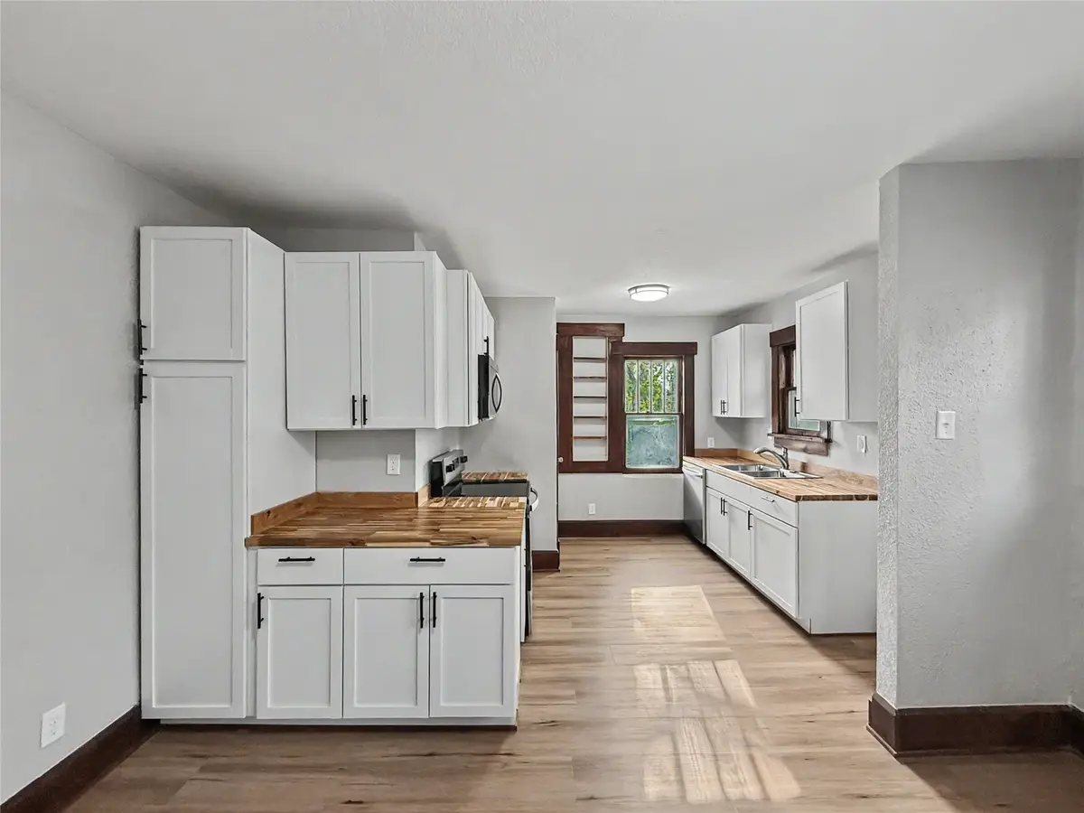 3911 7th Street, Des Moines, IA 50313 - #1