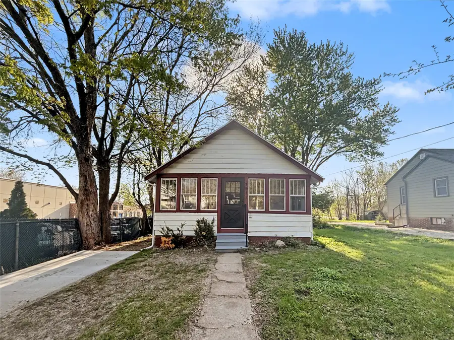 3911 7th Street, Des Moines, IA 50313 - #2