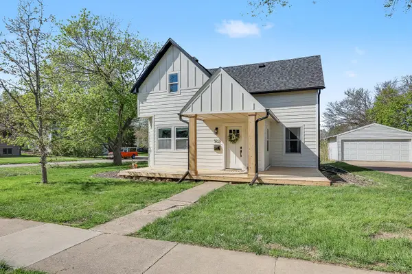 902 Lincoln Street, Pella, IA 50219