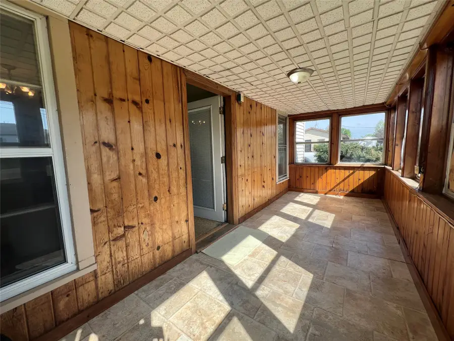 2506 E 40th Court, Des Moines, IA 50317 - #2