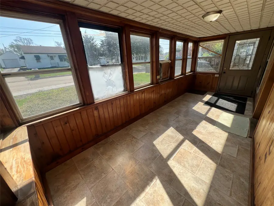 2506 E 40th Court, Des Moines, IA 50317 - #3