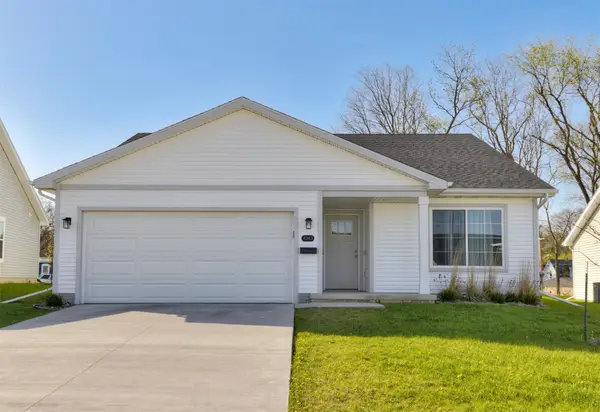 4343 Grover Woods Lane, Des Moines, IA 50317
