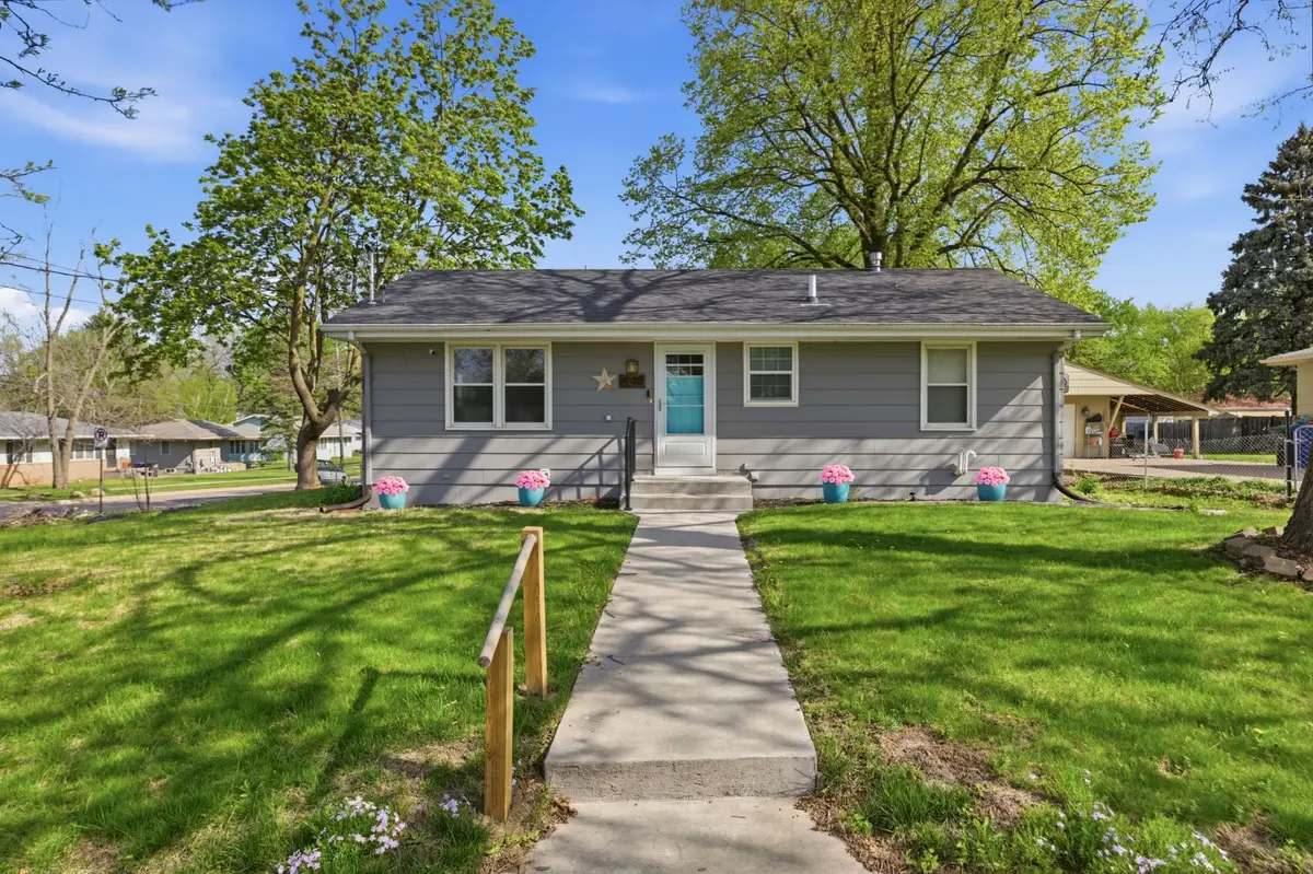 1000 E Watrous Avenue, Des Moines, IA 50315 - #1