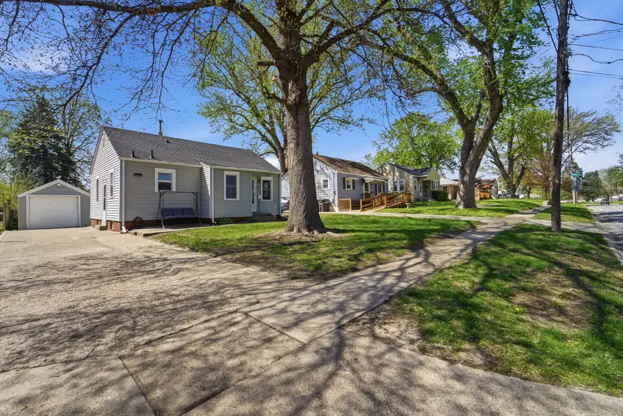 3914 E 8th Street, Des Moines, IA 50316 - #3