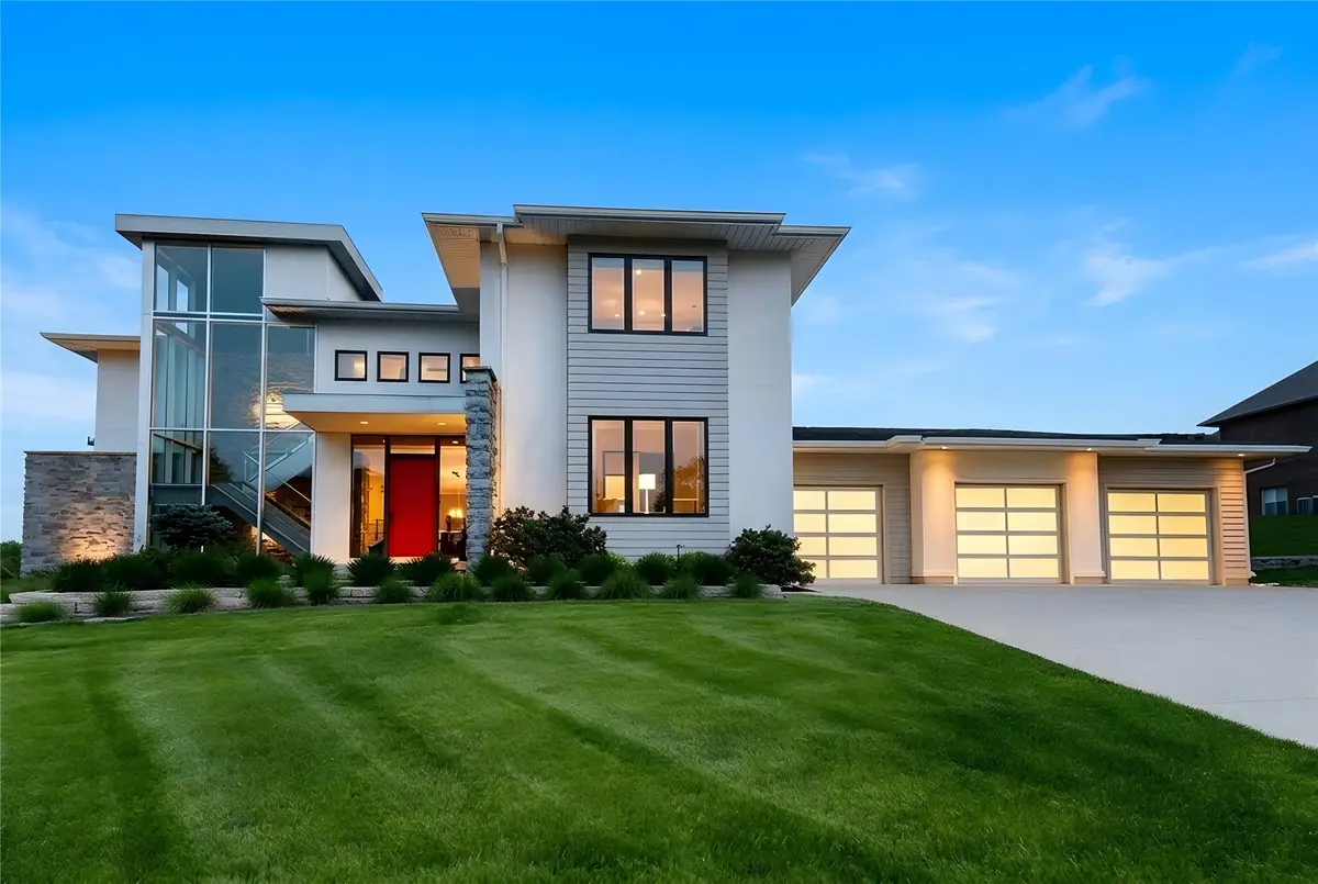 5710 Chestnut Lane, West Des Moines, IA 50266 - #1