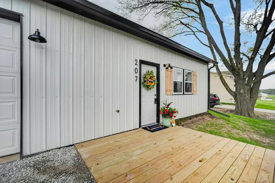207 S East Avenue, Lacona, IA 50139 - #2