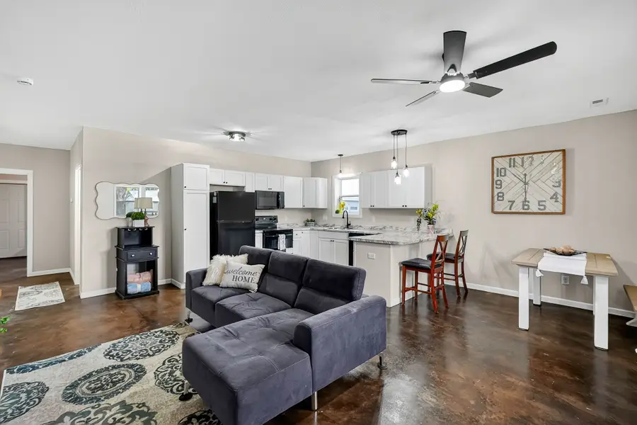 207 S East Avenue, Lacona, IA 50139 - #3