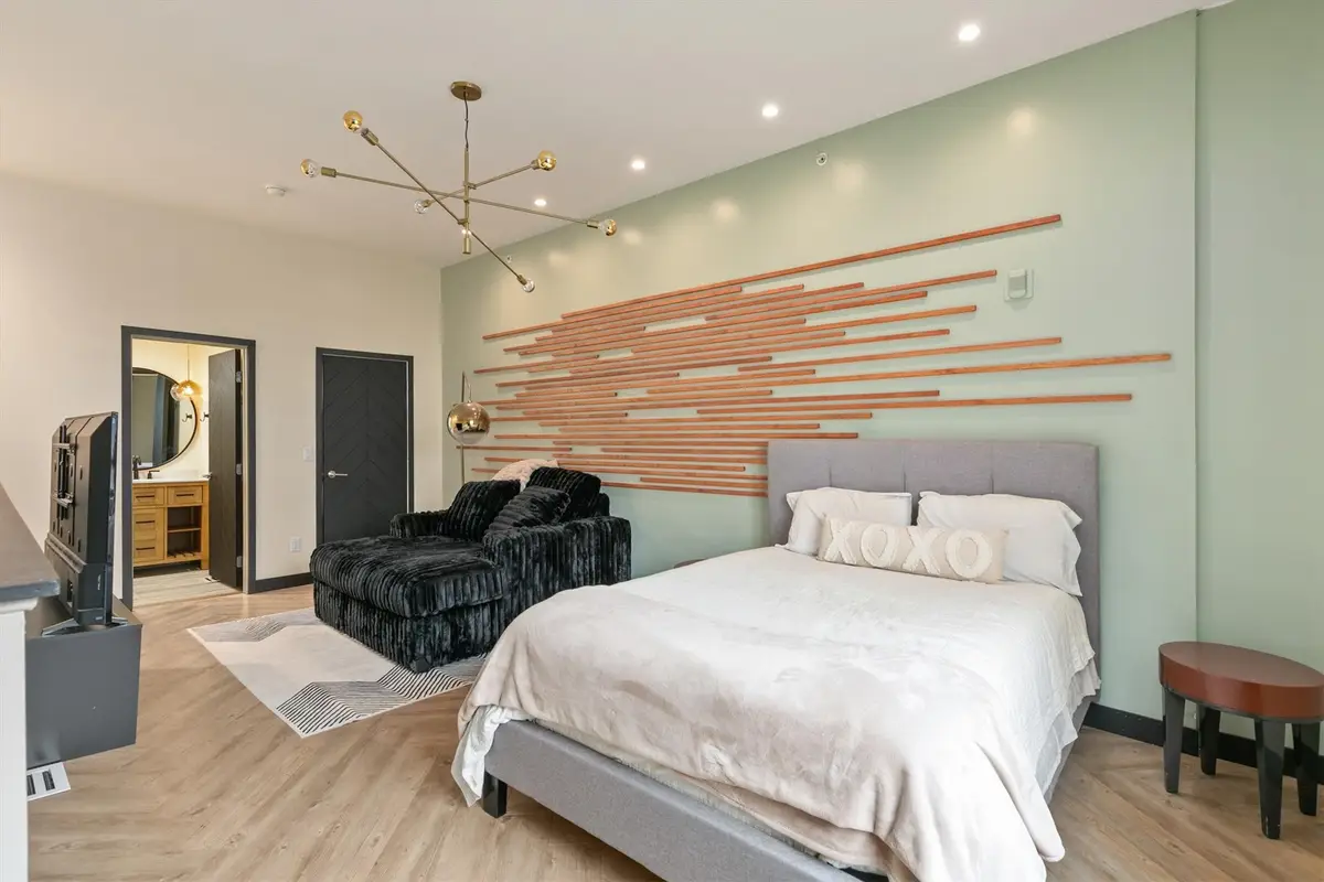 400 E Locust Street #102, Des Moines, IA 50309 - #1