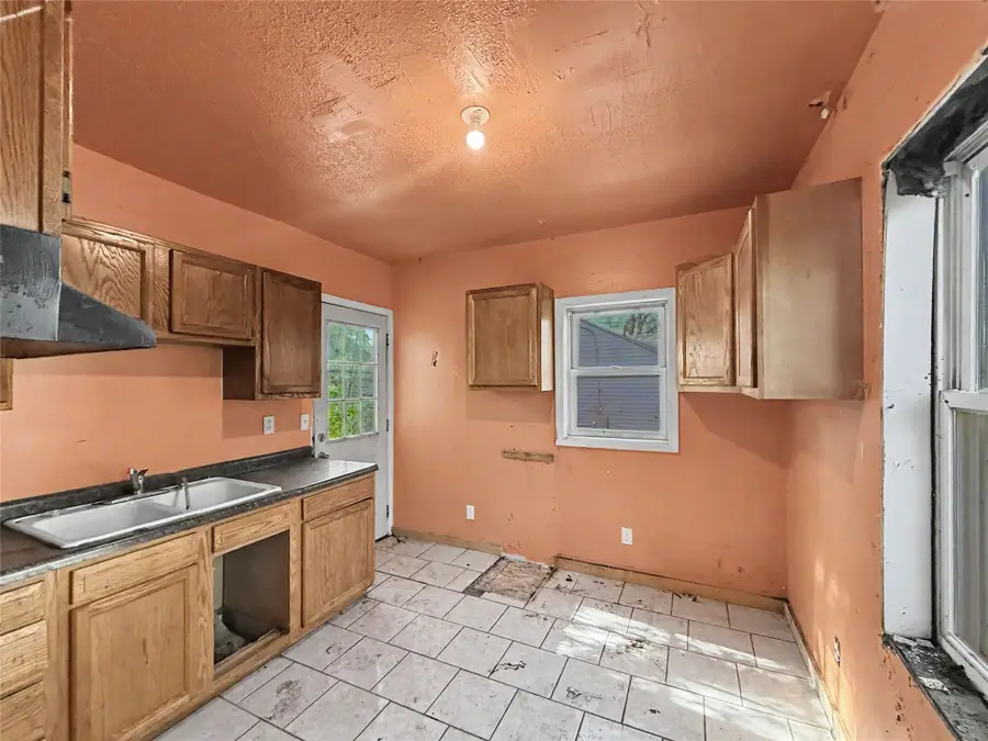 2613 Columbia Street, Des Moines, IA 50313 - #3