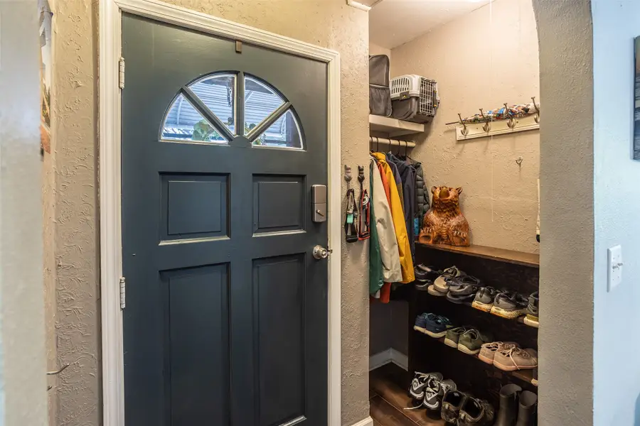 668 32nd Street, Des Moines, IA 50312 - #3