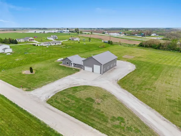 1806 Elk Horn Trail, Pella, IA 50214