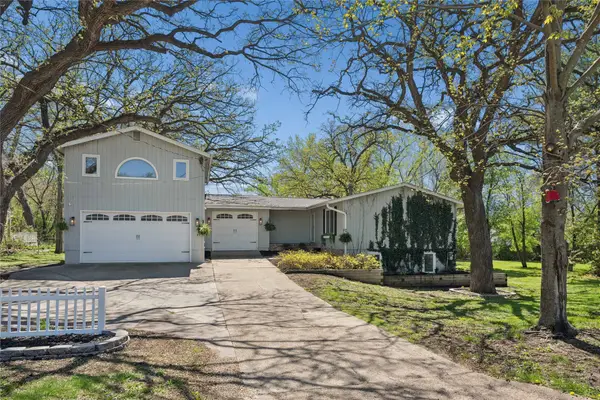 6554 Center Street, Des Moines, IA 50312