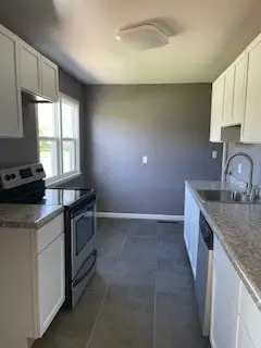 1709 N 2nd Avenue E, Newton, IA 50208 - #3