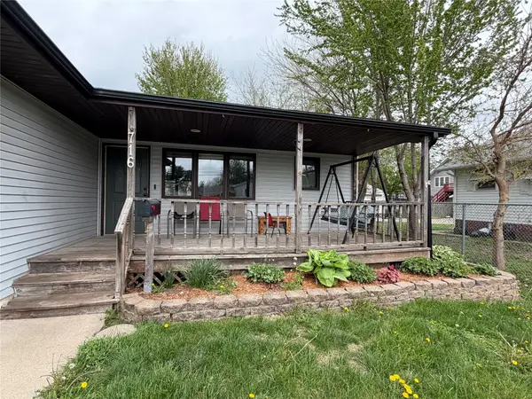716 S 5th Avenue E, Newton, IA 50208
