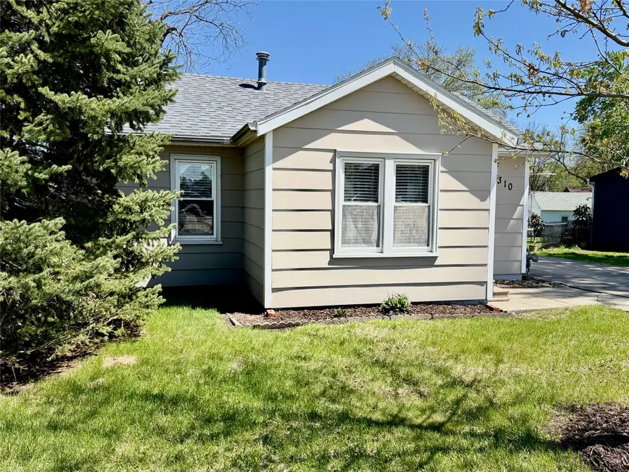 310 E 16th Street N, Newton, IA 50208 - #2