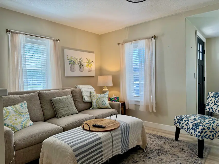 310 E 16th Street N, Newton, IA 50208 - #3