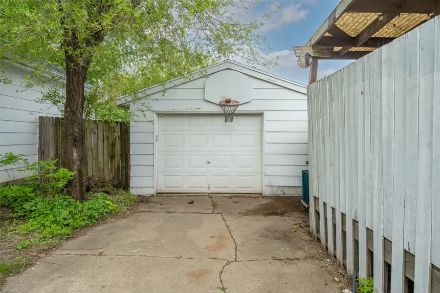 2212 56th Street, Des Moines, IA 50310 - #3