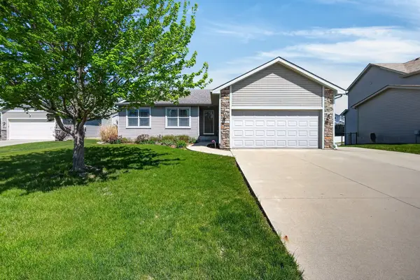 2411 Green Hills Drive, Norwalk, IA 50211