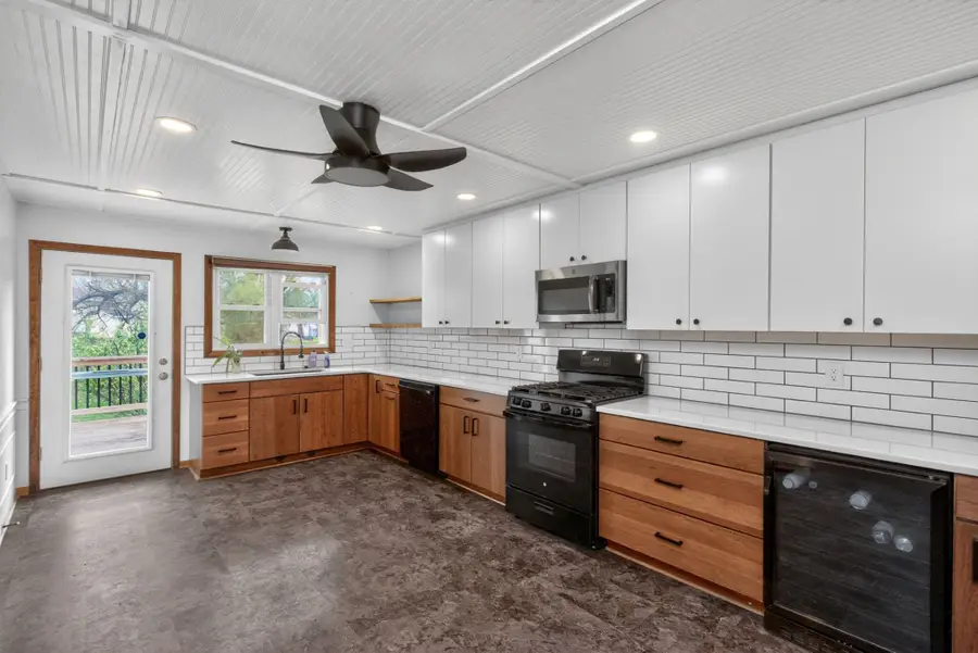 217 E Hughes Circle, Des Moines, IA 50315 - #2