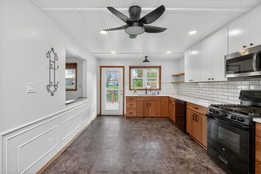 217 E Hughes Circle, Des Moines, IA 50315 - #3