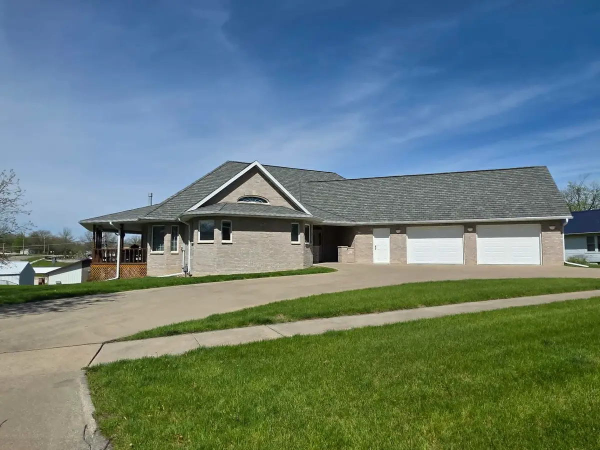 811 N Main Street, Chariton, IA 50049 - #1