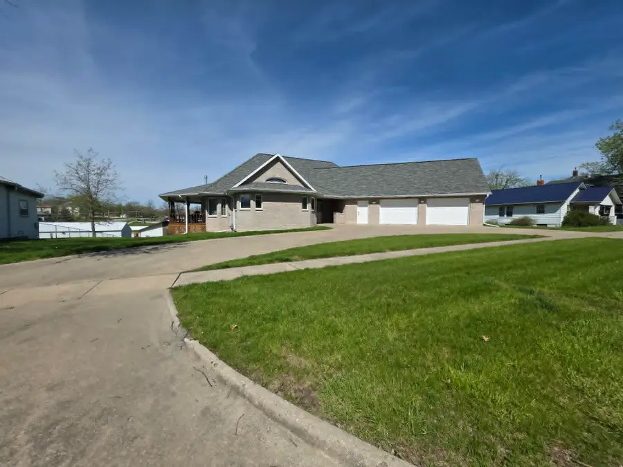 811 N Main Street, Chariton, IA 50049 - #2