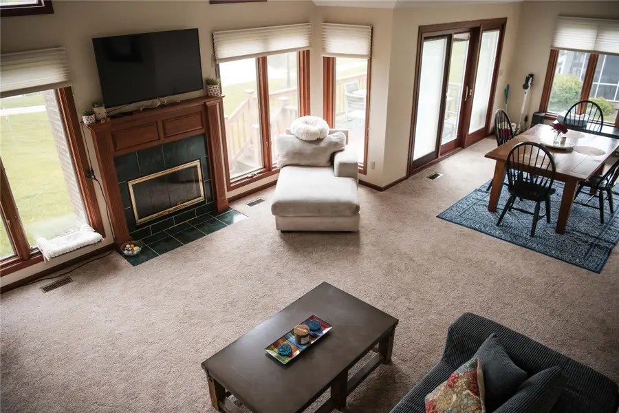 706 Bos Landen Weg #2, Pella, IA 50219 - #2