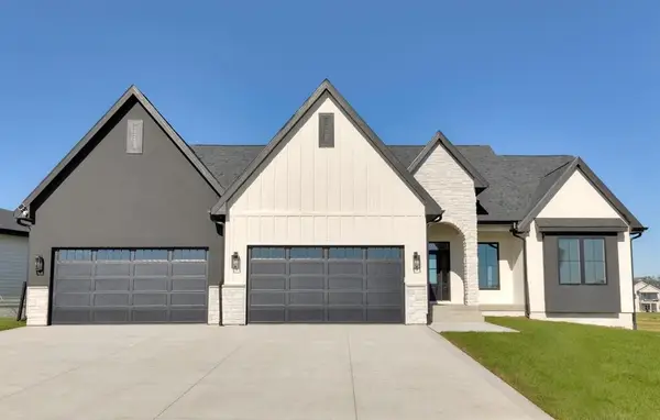 17227 Northview Drive, Urbandale, IA 50323