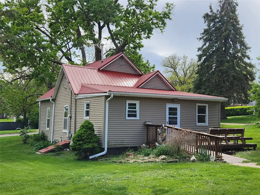 1109 E Montgomery Street, Knoxville, IA 50138 - #3
