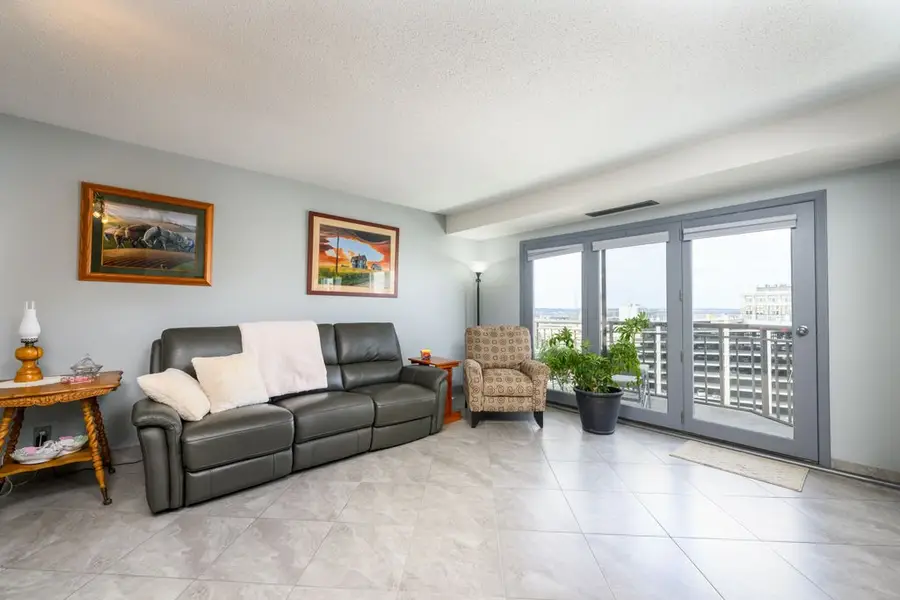 300 Walnut Street #1301, Des Moines, IA 50309 - #2