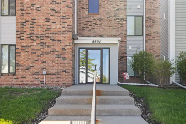 4821 86th Street #21, Urbandale, IA 50322