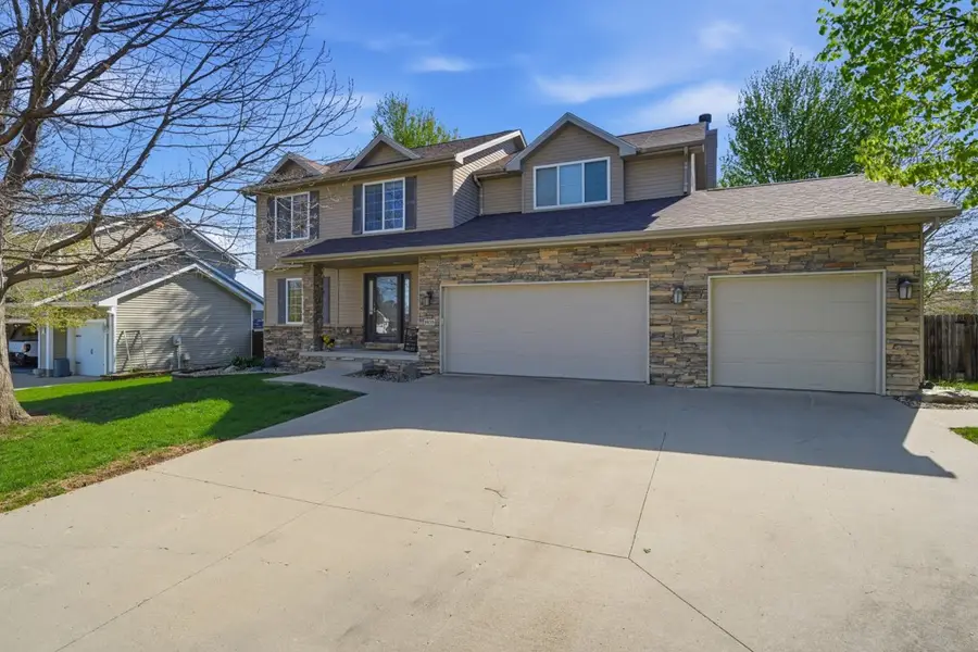 1935 SE Prairie Creek Drive, Waukee, IA 50263 - #2