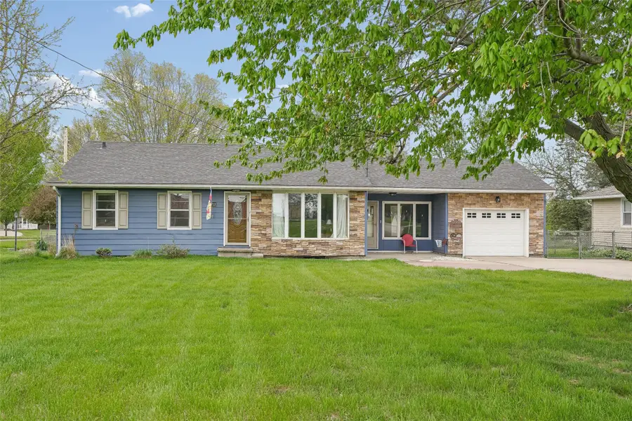 2713 1st Avenue E, Newton, IA 50208 - #2