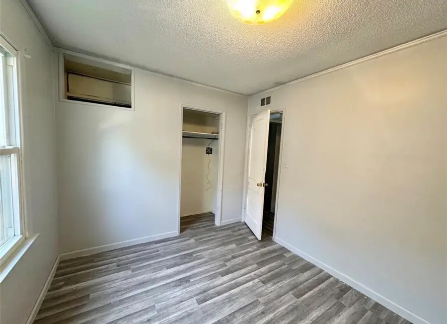 3841 Columbia Street, Des Moines, IA 50313 - #3