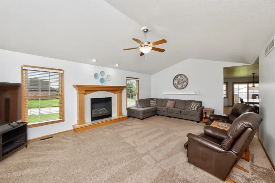 5764 NW 3rd Court, Des Moines, IA 50313 - #2