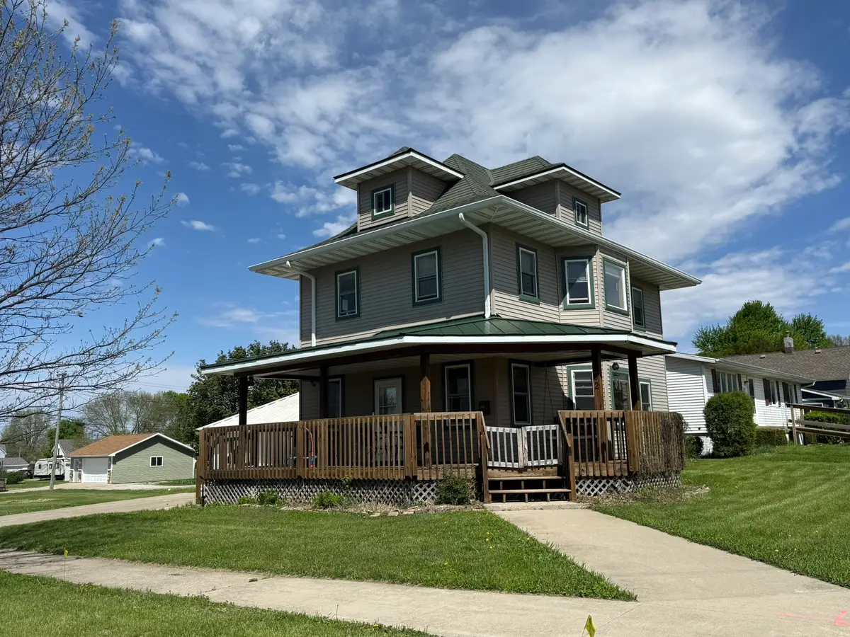 1402 4th Avenue, Newton, IA 50208 - #1